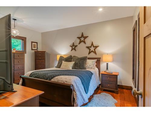 3305 Pass Creek Road, Castlegar, BC - Indoor Photo Showing Bedroom