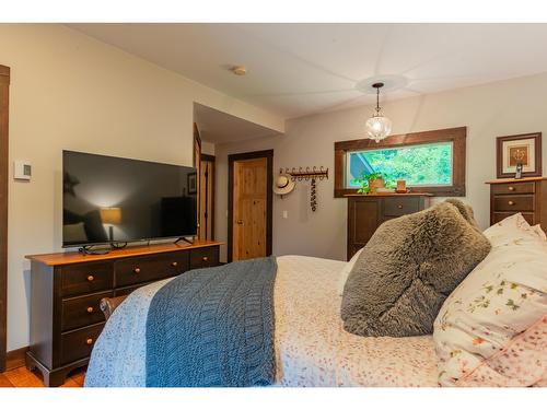 3305 Pass Creek Road, Castlegar, BC - Indoor Photo Showing Bedroom