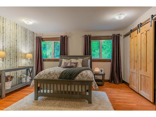 3305 Pass Creek Road, Castlegar, BC - Indoor Photo Showing Bedroom