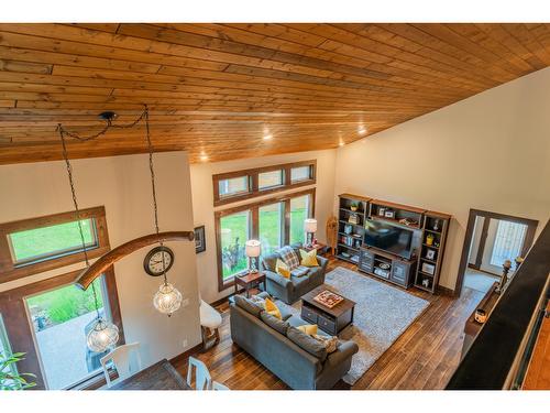 3305 Pass Creek Road, Castlegar, BC - Indoor