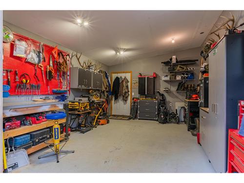 3305 Pass Creek Road, Castlegar, BC - Indoor Photo Showing Garage