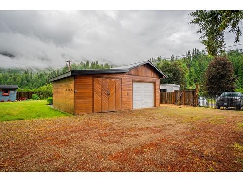 3305 Pass Creek Road, Castlegar, BC - Outdoor With Exterior