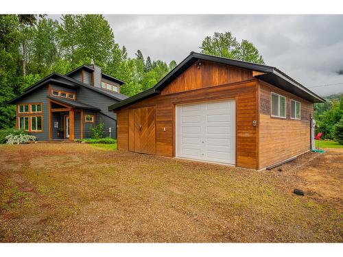 3305 Pass Creek Road, Castlegar, BC - Outdoor With Exterior