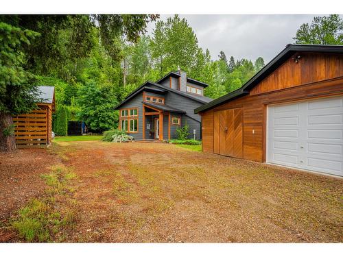 3305 Pass Creek Road, Castlegar, BC - Outdoor With Exterior