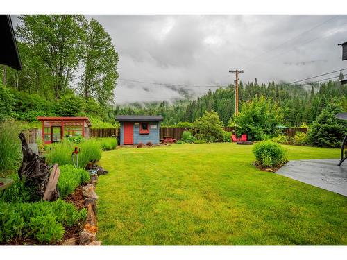 3305 Pass Creek Road, Castlegar, BC - Outdoor