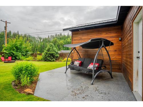 3305 Pass Creek Road, Castlegar, BC - Outdoor