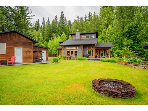 3305 Pass Creek Road, Castlegar, BC - Outdoor