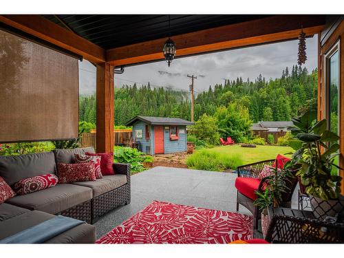 3305 Pass Creek Road, Castlegar, BC - Outdoor