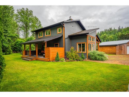 3305 Pass Creek Road, Castlegar, BC - Outdoor