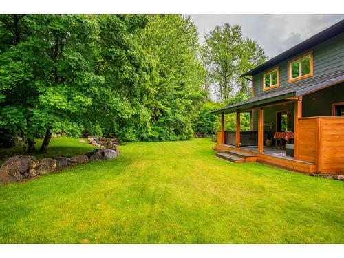 3305 Pass Creek Road, Castlegar, BC - Outdoor