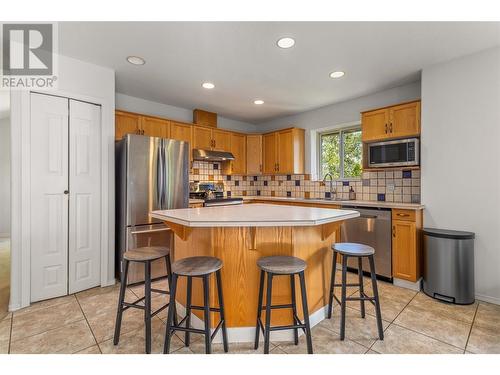 1759 Spruceglen Drive, Kelowna, BC - Indoor Photo Showing Kitchen