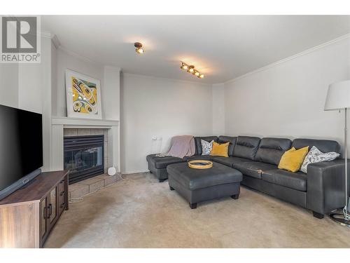 1759 Spruceglen Drive, Kelowna, BC - Indoor Photo Showing Living Room With Fireplace