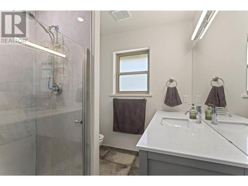 1759 Spruceglen Drive, Kelowna, BC - Indoor Photo Showing Bathroom