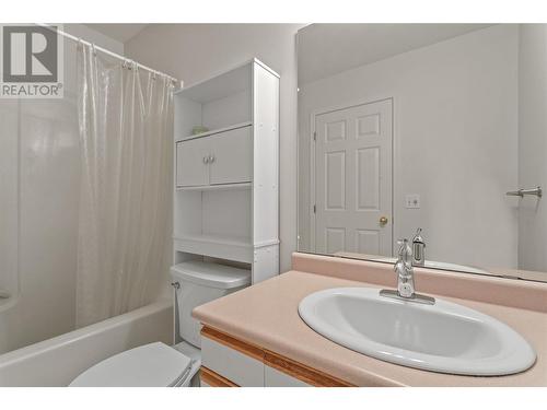 1759 Spruceglen Drive, Kelowna, BC - Indoor Photo Showing Bathroom