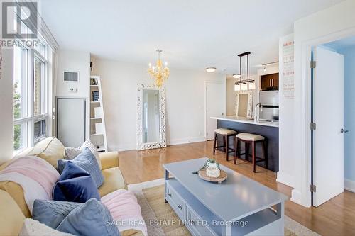 413 - 676 Sheppard Avenue E, Toronto C15, ON - Indoor Photo Showing Living Room