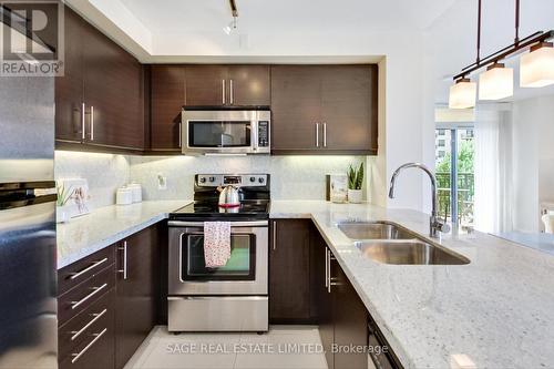 413 - 676 Sheppard Avenue E, Toronto C15, ON - Indoor Photo Showing Kitchen With Double Sink With Upgraded Kitchen