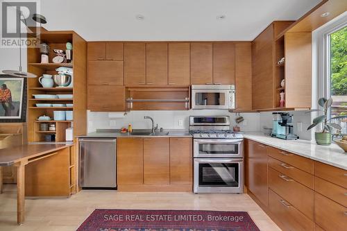 137 Alberta Avenue, Toronto, ON - Indoor Photo Showing Kitchen