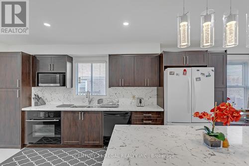 28 Upland Drive, Whitby (Blue Grass Meadows), ON - Indoor Photo Showing Kitchen