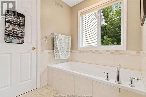 23 Oakhill Crt, Moncton, NB - Indoor Photo Showing Bathroom