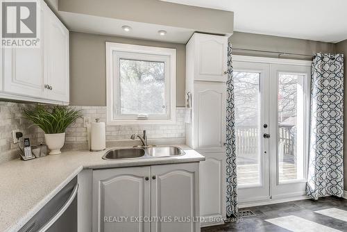 107 Madison Court W, Welland, ON - Indoor Photo Showing Kitchen With Double Sink