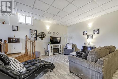 107 Madison Court W, Welland, ON - Indoor Photo Showing Living Room