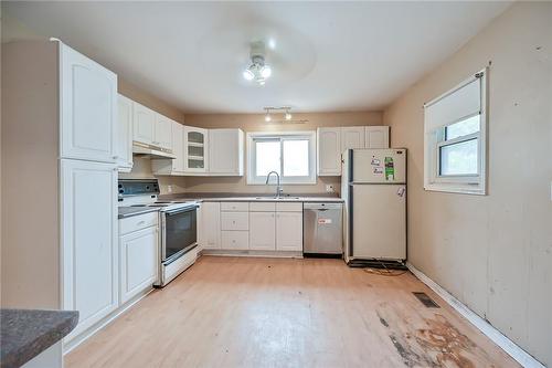 118 Page Street, St. Catharines, ON - Indoor Photo Showing Kitchen