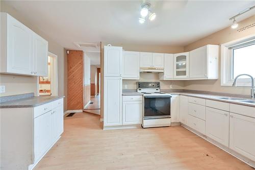 118 Page Street, St. Catharines, ON - Indoor Photo Showing Kitchen