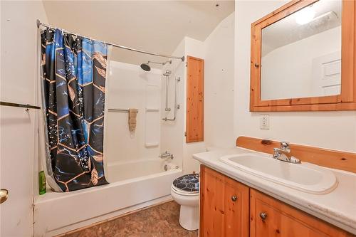 118 Page Street, St. Catharines, ON - Indoor Photo Showing Bathroom