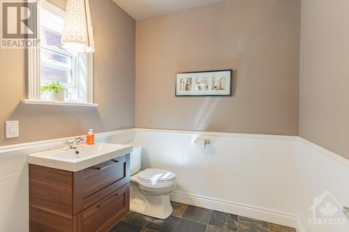 245 Cambridge Street N, Ottawa, ON - Indoor Photo Showing Bathroom
