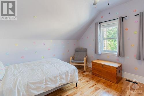 245 Cambridge Street N, Ottawa, ON - Indoor Photo Showing Bedroom