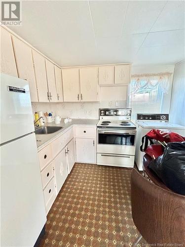 106 St-Pierre E Street, Caraquet, NB - Indoor Photo Showing Kitchen