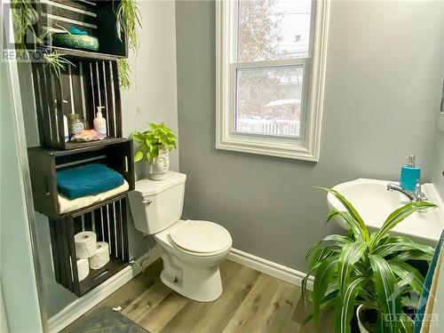 955 Merivale Road, Ottawa, ON - Indoor Photo Showing Bathroom