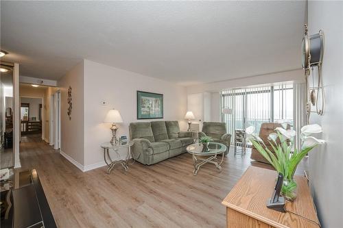 301 Frances Avenue S|Unit #1104, Hamilton, ON - Indoor Photo Showing Living Room