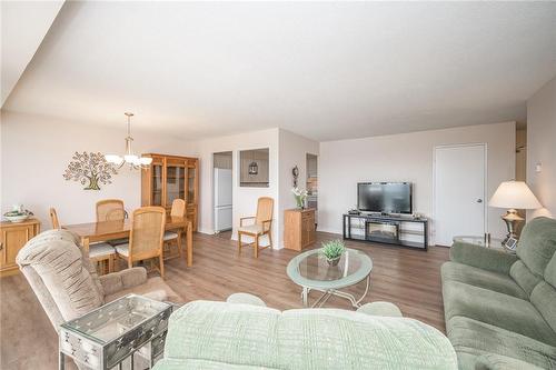 301 Frances Avenue S|Unit #1104, Hamilton, ON - Indoor Photo Showing Living Room