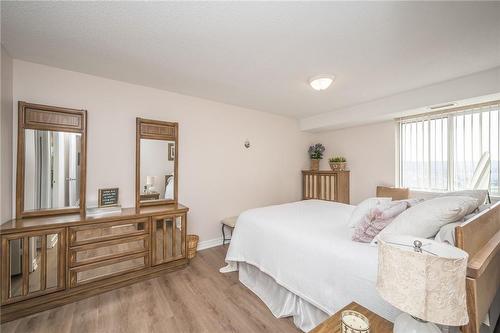 301 Frances Avenue S|Unit #1104, Hamilton, ON - Indoor Photo Showing Bedroom