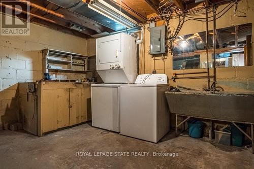 11 Cameron Drive, Hamilton, ON - Indoor Photo Showing Laundry Room