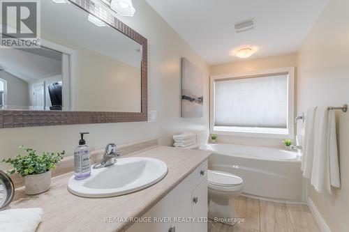 952 Avery Avenue, Peterborough, ON - Indoor Photo Showing Bathroom