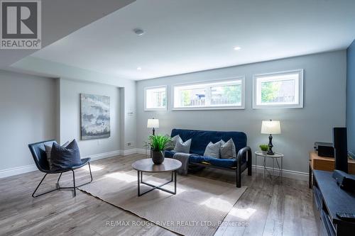 952 Avery Avenue, Peterborough, ON - Indoor Photo Showing Living Room