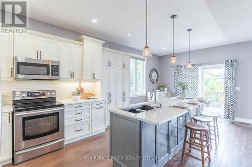 952 Avery Avenue, Peterborough, ON - Indoor Photo Showing Kitchen With Double Sink With Upgraded Kitchen