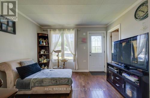 210 Grace Avenue, Hamilton, ON - Indoor Photo Showing Bedroom