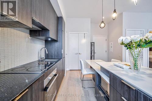 421 - 5 St Joseph Street, Toronto, ON - Indoor Photo Showing Kitchen With Upgraded Kitchen