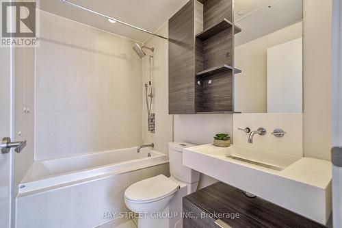 421 - 5 St Joseph Street, Toronto, ON - Indoor Photo Showing Bathroom