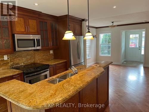 1511 Evans Terrace, Milton, ON - Indoor Photo Showing Kitchen With Stainless Steel Kitchen With Double Sink With Upgraded Kitchen