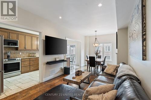 29 - 180 Blue Willow Drive, Vaughan (East Woodbridge), ON - Indoor Photo Showing Living Room