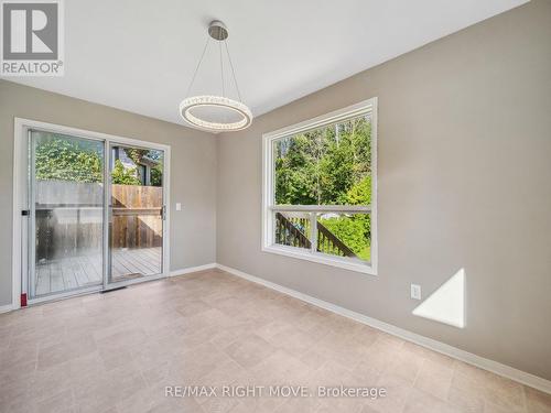 20 Frontier Avenue, Orillia, ON - Indoor Photo Showing Other Room