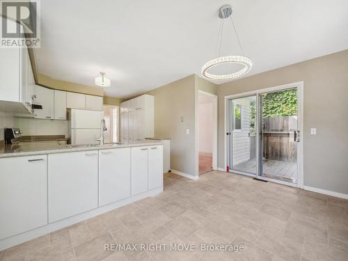 20 Frontier Avenue, Orillia, ON - Indoor Photo Showing Kitchen With Double Sink