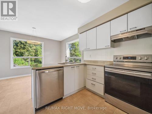 20 Frontier Avenue, Orillia, ON - Indoor Photo Showing Kitchen