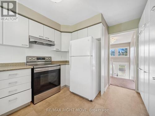 20 Frontier Avenue, Orillia, ON - Indoor Photo Showing Kitchen