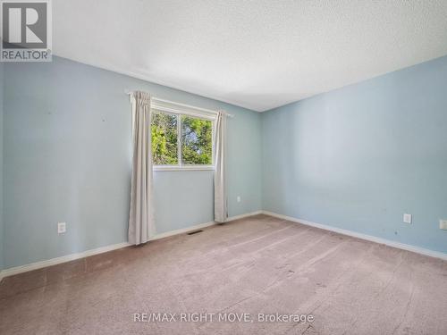 20 Frontier Avenue, Orillia, ON - Indoor Photo Showing Other Room