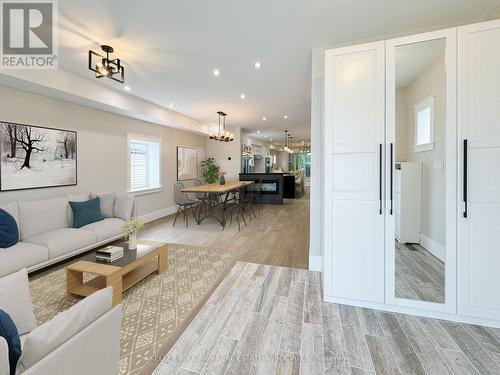 719 Third Street, Mississauga, ON - Indoor Photo Showing Living Room